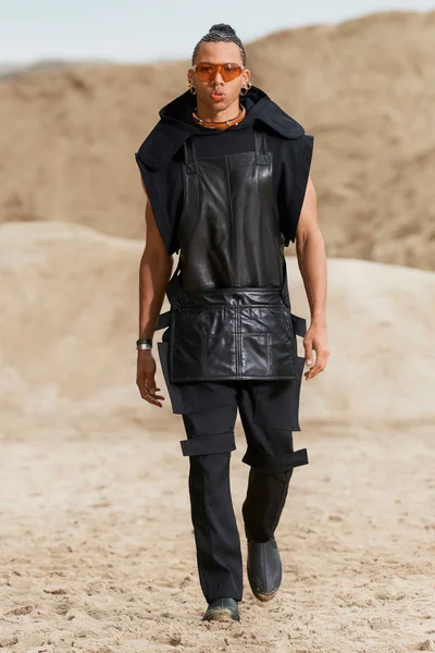 Look 15